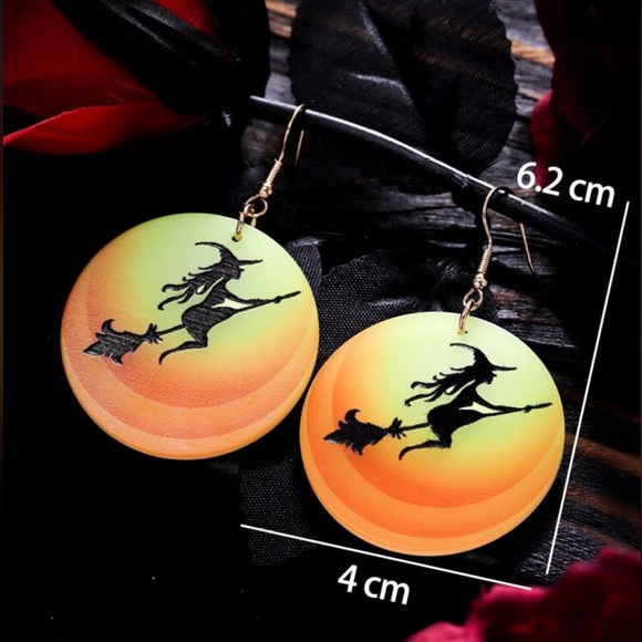 $3 LUMINOUS WITCH AND MOON EARRINGS. NEW. $3 WITH ANY $10 OR MORE - Picture 5 of 16